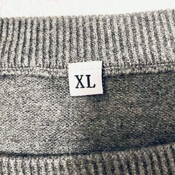 Amazon Pullover Sweater (Grey Cheetah) - Picture 4 of 6